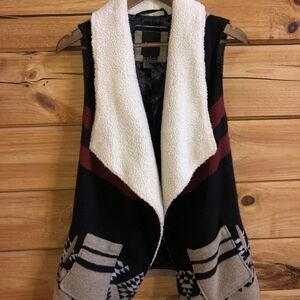 Me Jane Black and Cream Fleece Vest